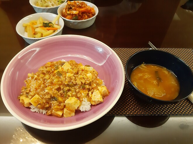 마파두부밥을 마파람에 게눈 감추듯