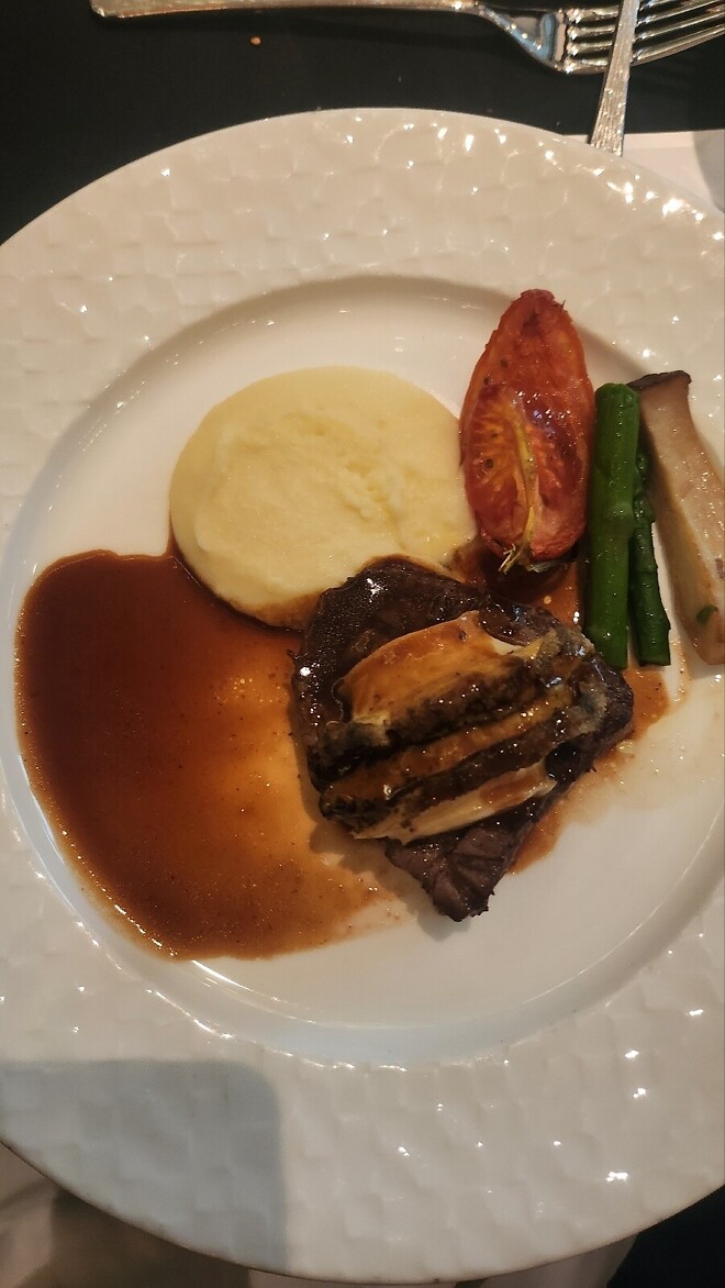 주말에 잘 먹고 다녔네요.