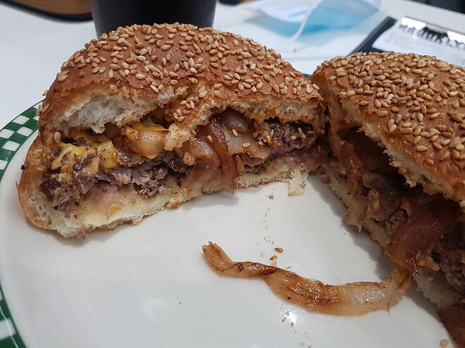 여의도 브룩클린 더 버거 조인트. 더치즈버거