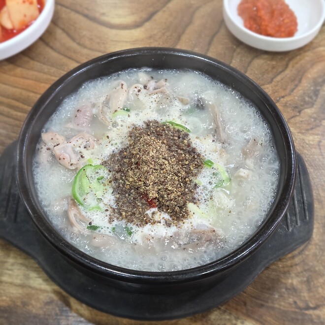공항시장 첫번째 순대국. 철야 후의 순대국. - DPrime