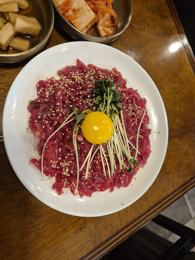 종로 광장시장 육회 먹고왔습니다