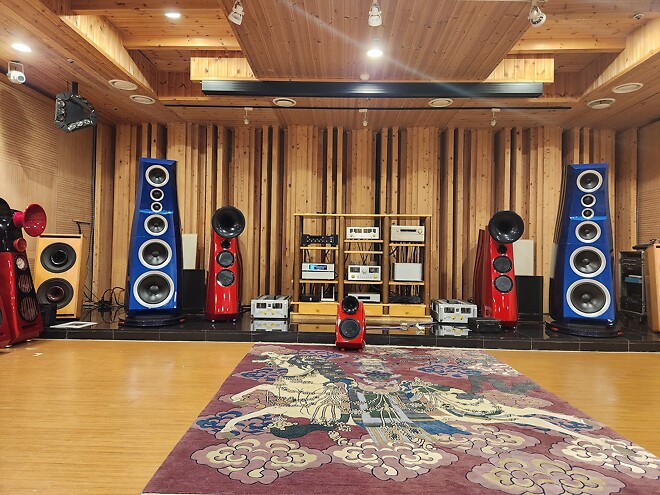 망년회에서 함께한 8억이 넘는 스피커.