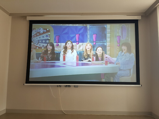 새로 이사 갈 집 거실을 프로젝터로 꾸밀 생각입니다. (질문)