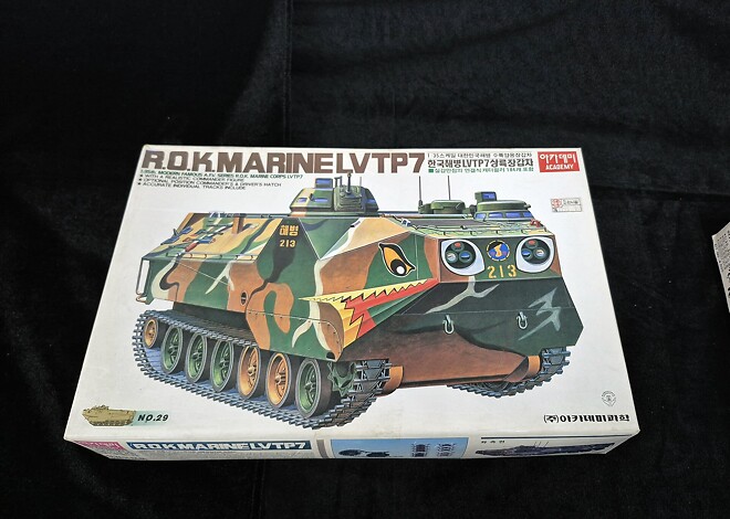 아카데미 x 반창고TV 전시회 4