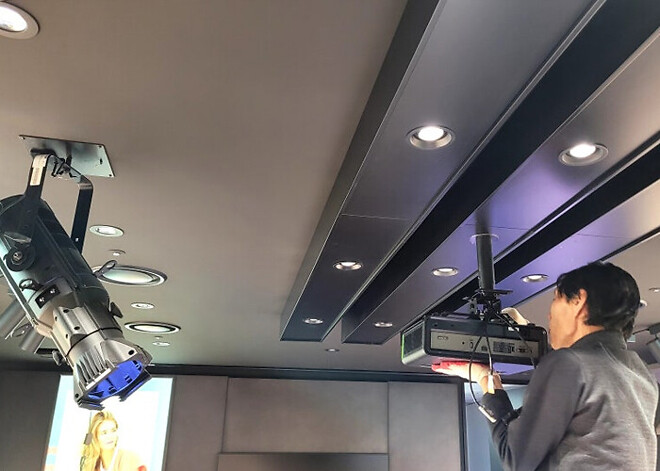 회의실 빔프로젝터 시공사례 : 뷰소닉 X1-4K 스케쳐스코리아