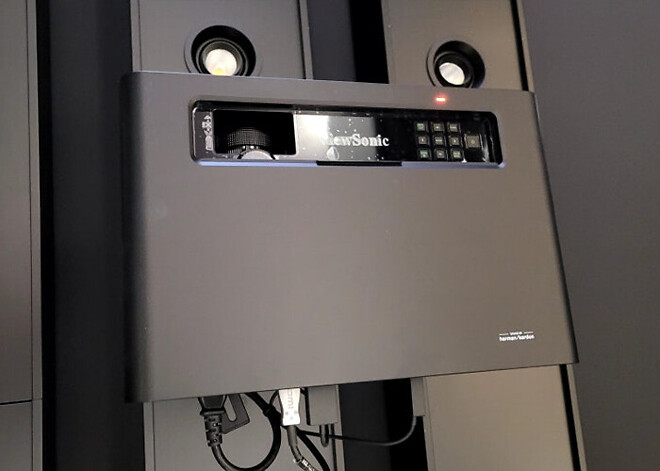 회의실 빔프로젝터 시공사례 : 뷰소닉 X1-4K 스케쳐스코리아