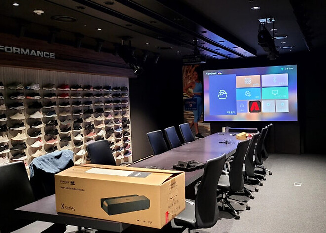 회의실 빔프로젝터 시공사례 : 뷰소닉 X1-4K 스케쳐스코리아