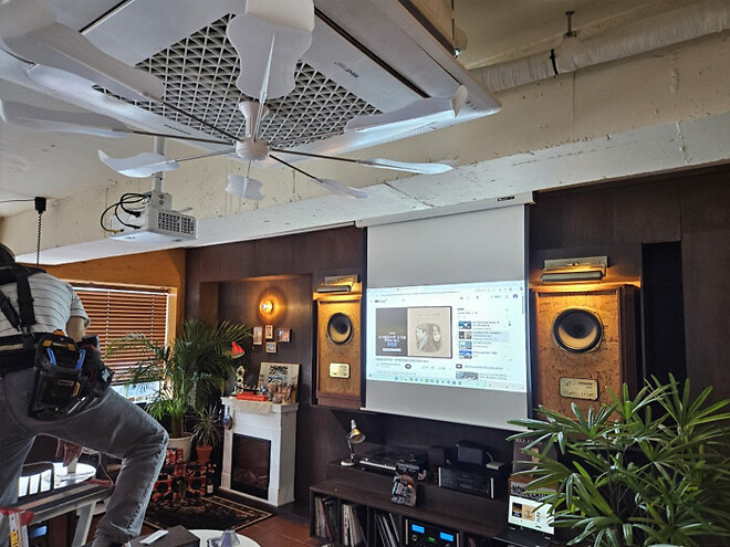 와인바 빔프로젝터 시공사례 : 뷰소닉 VX250-4K 부산 광안리 오스테리아 윤