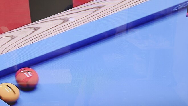 77SF90 같은 증상 있는 분 계신가요? (화면 전체에 수많은  초록색 가로줄이 생깁니다)