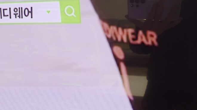 77SF90 같은 증상 있는 분 계신가요? (화면 전체에 수많은  초록색 가로줄이 생깁니다)