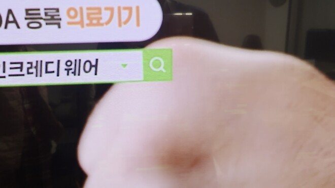 77SF90 같은 증상 있는 분 계신가요? (화면 전체에 수많은  초록색 가로줄이 생깁니다)