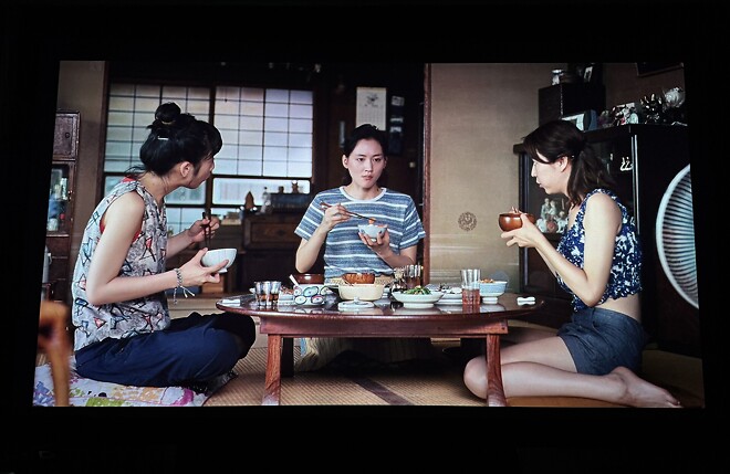 바닷마을 다이어리 4K 다시 봤네요.