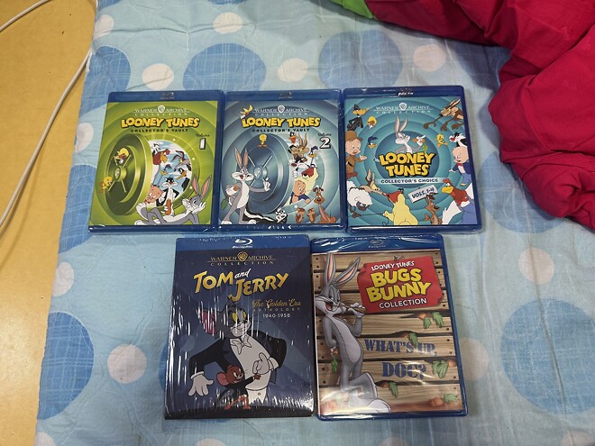 어제 도착한 루니 튠즈/ 톰과 제리 블루레이들