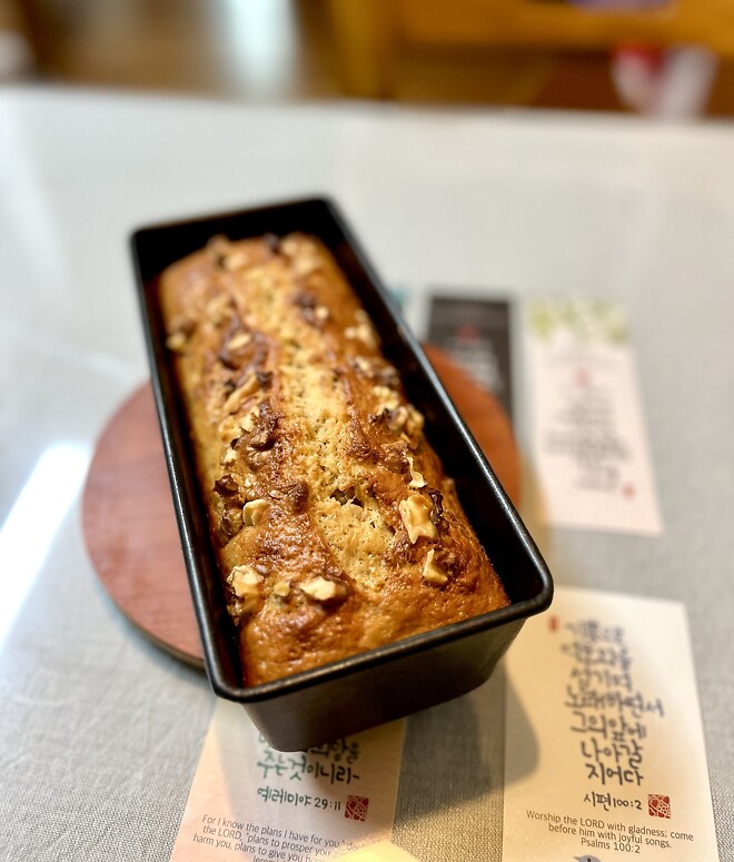 바나나 파운드 케이크 구웠습니다