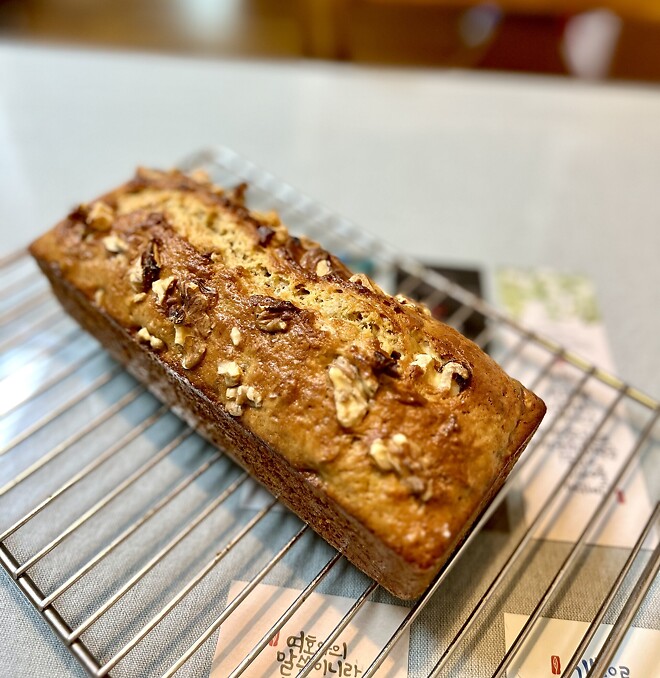 바나나 파운드 케이크 구웠습니다