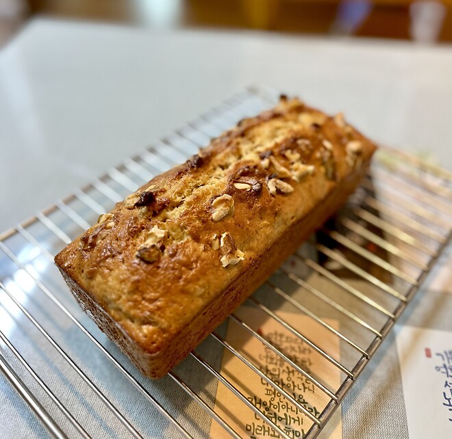바나나 파운드 케이크 구웠습니다
