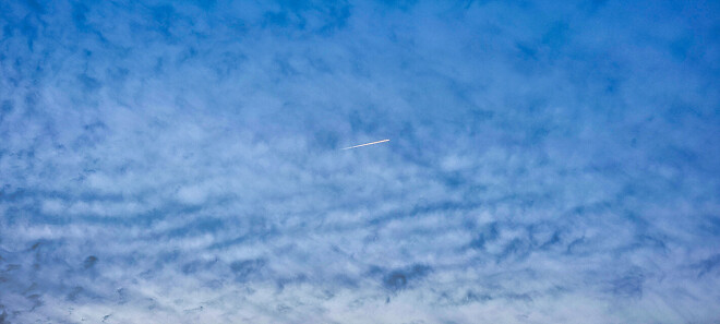 어제자 하늘의 궤적 사진.jpg