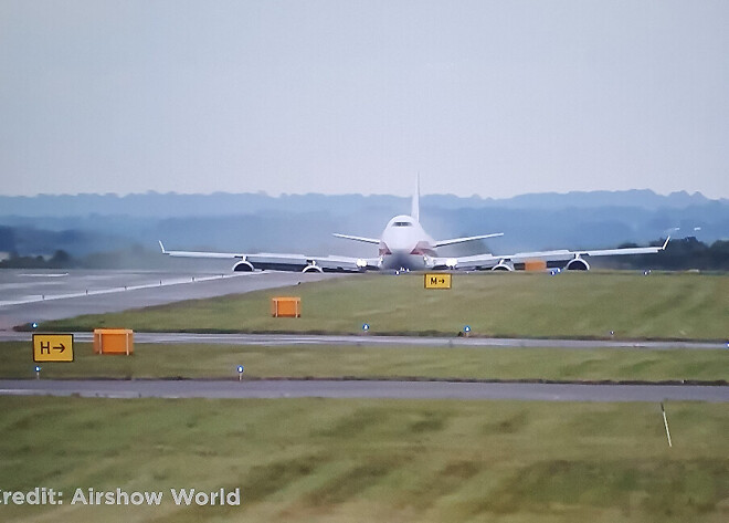 활주로가 편평하질 않네요??