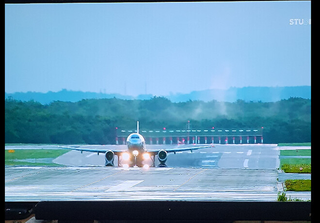 활주로가 편평하질 않네요??