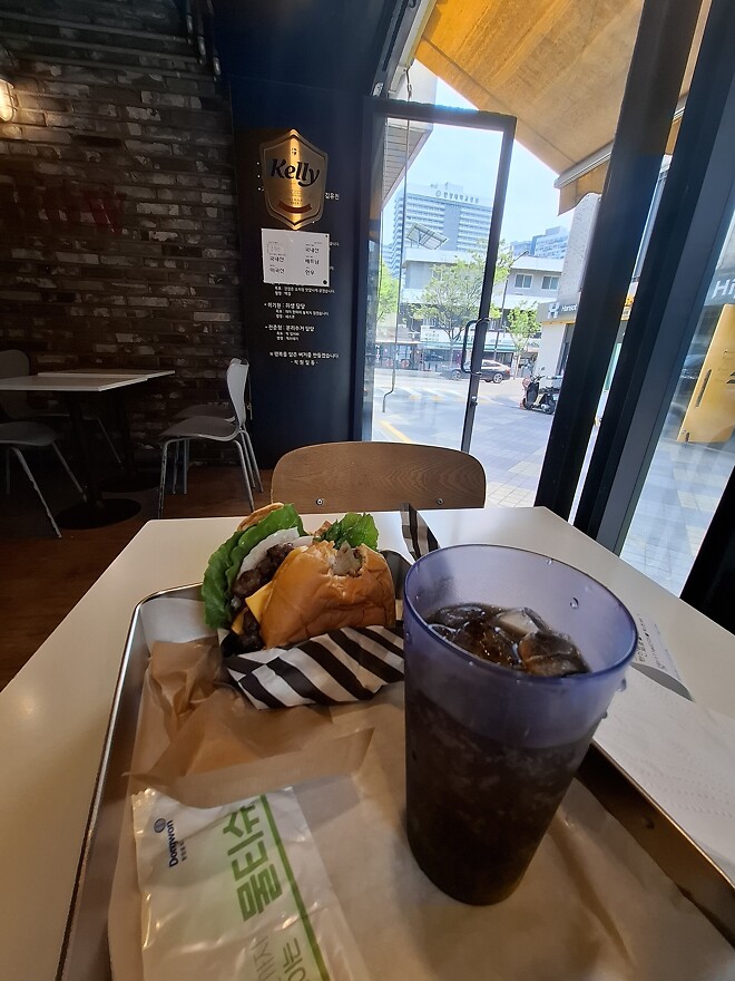 영화 보겠다고 반차 쓴 오후