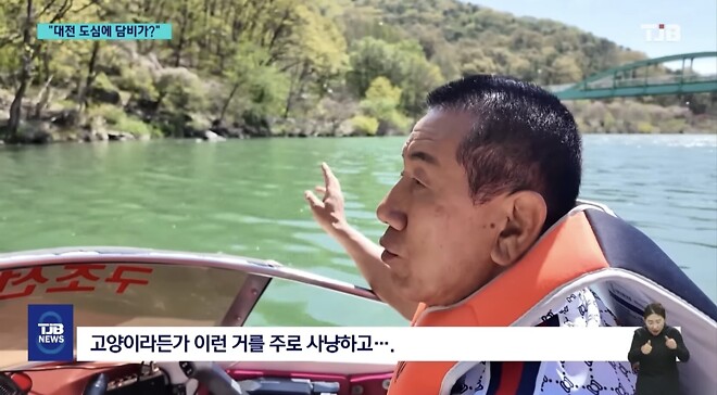 &amp;#039;폴짝&amp;#039; 하더니 &amp;#039;콱&amp;#039;..담비의 &amp;#039;뱀 사냥&amp;#039; 순간 포착