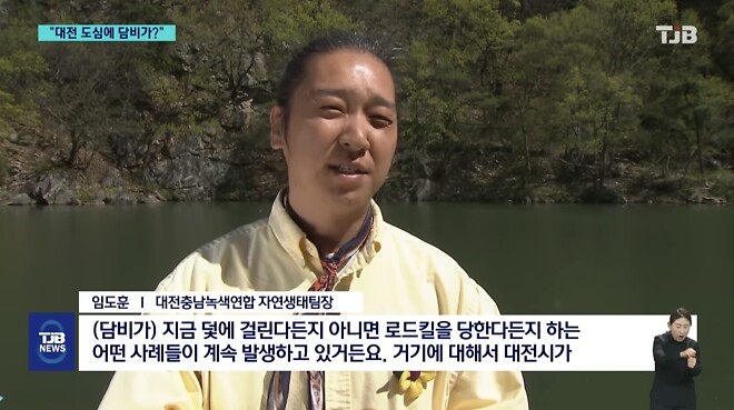 &amp;#039;폴짝&amp;#039; 하더니 &amp;#039;콱&amp;#039;..담비의 &amp;#039;뱀 사냥&amp;#039; 순간 포착