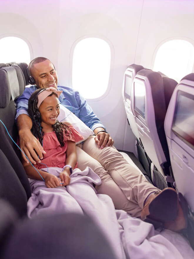 비행기에서 다리 뻗고 누울 수 있는 눕코노미 세상