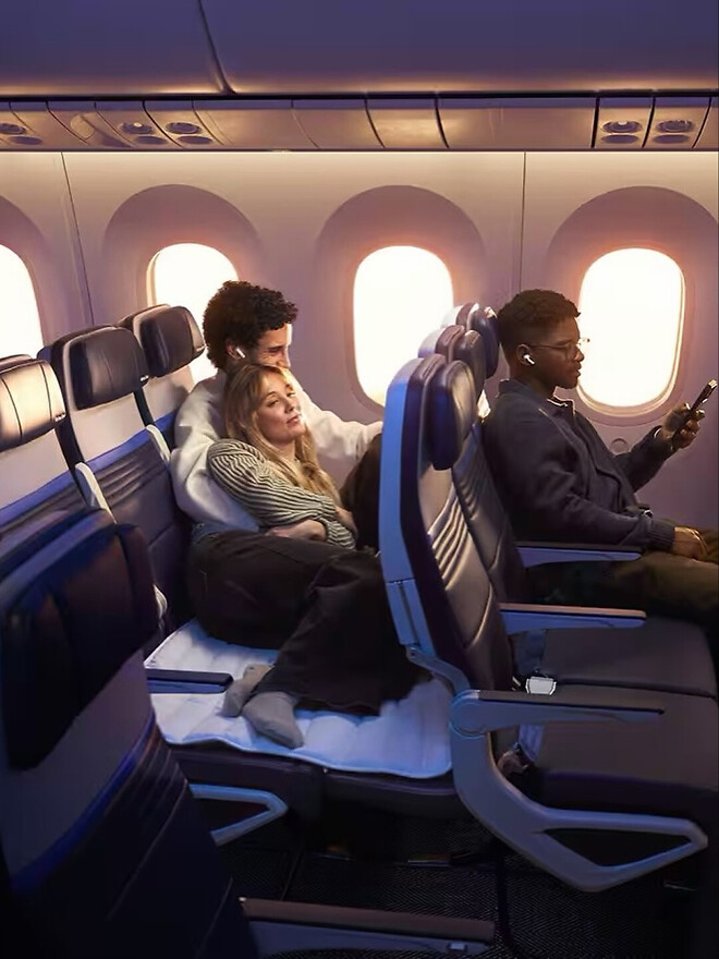 비행기에서 다리 뻗고 누울 수 있는 눕코노미 세상