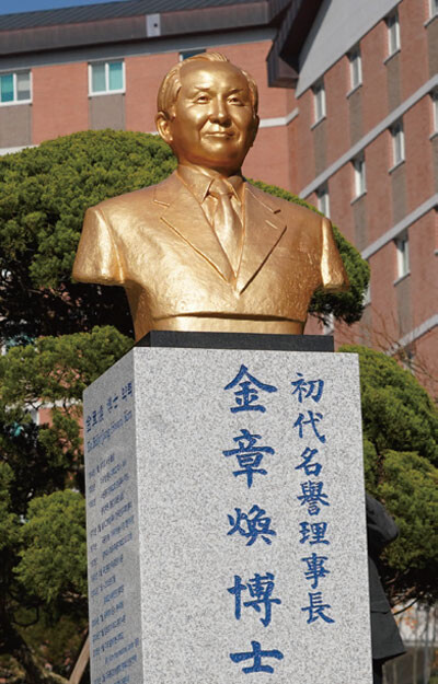 예수상 박살내는 이스라엘군