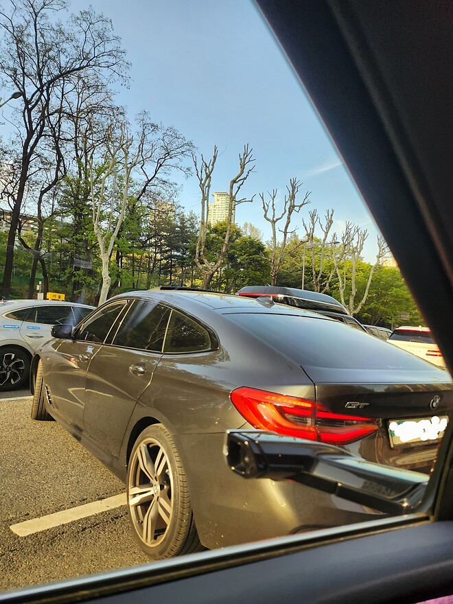 기껏 양보해줬는데 이러고 막고 있으면