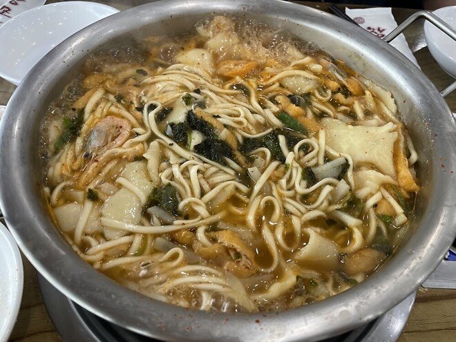 [번개후기] &amp;#039;창모루&amp;#039; 칼제비 먹고 &amp;#039;일피노&amp;#039; 커피 &amp;amp; 와플