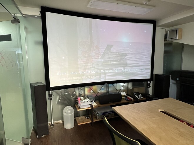 그랜드뷰 정품 120인치 액자형 커브 스크린과 이동형 설치폴대 34만원