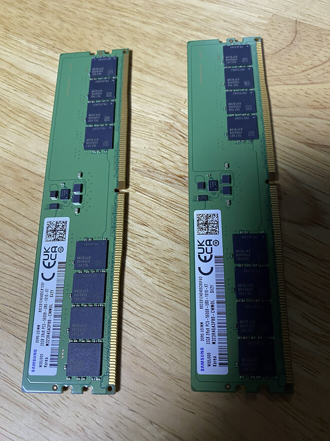 삼성 DDR5-5600 (32GB) PC5-44800 데스크탑 PC용 2개 팝니다.