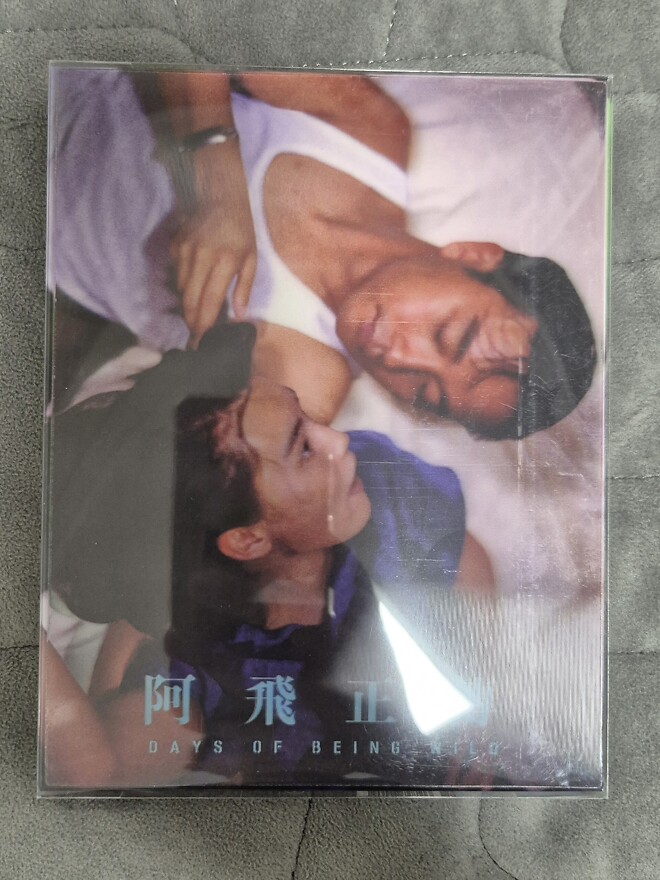 왕가위 스틸북 렌티 4종 일괄 판매합니다.