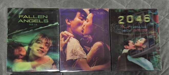 왕가위 스틸북 렌티 4종 일괄 판매합니다.