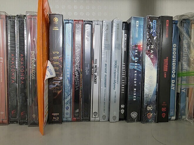 4K블루레이 스틸북 원클릭 판매합니다.