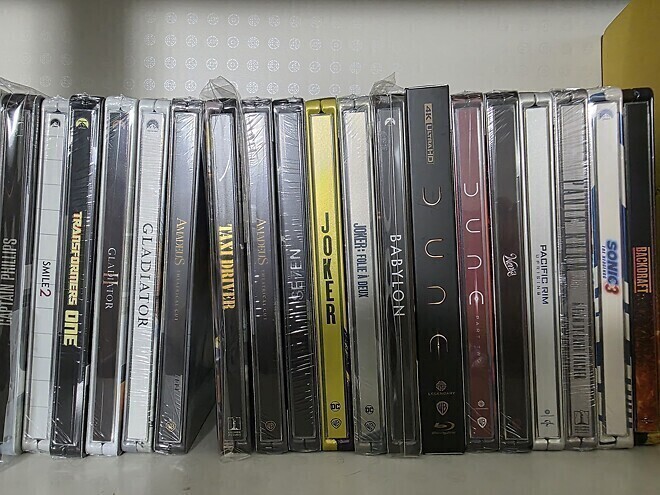 4K블루레이 스틸북 원클릭 판매합니다.