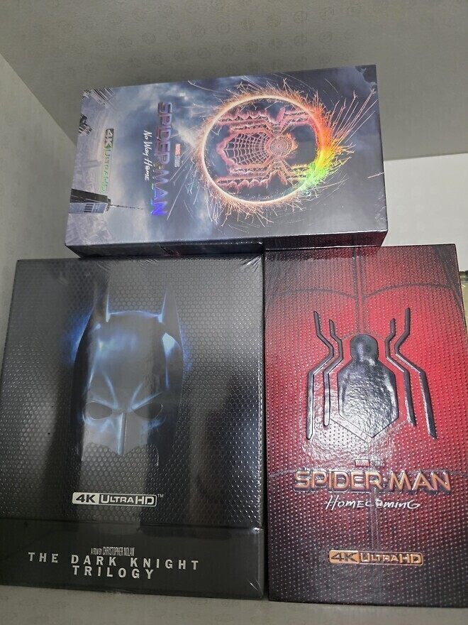 4K블루레이 스틸북 원클릭 판매합니다.