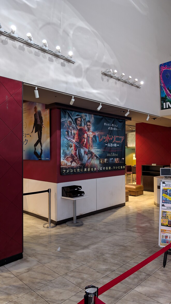 어제 극장 나들이에서 찍은 사진