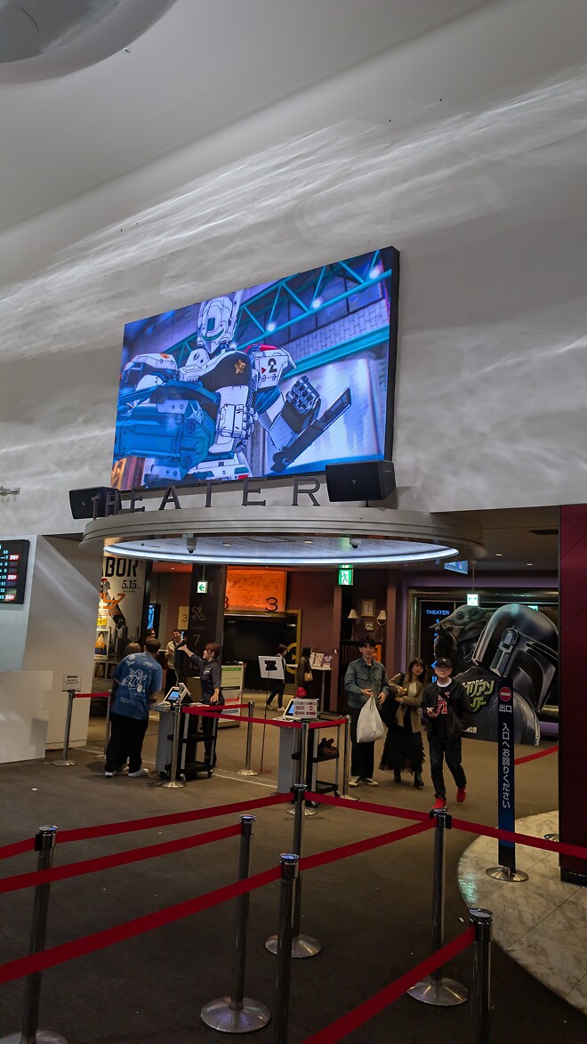 어제 극장 나들이에서 찍은 사진