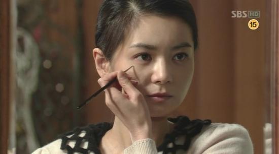 왜 사람들은 슈퍼맨을 못 알아 먹을까요?