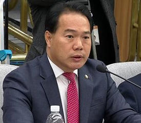 머리가 있는 인간이라면 그 증거가 신빙성 제로라는 걸 알 수 있었죠.