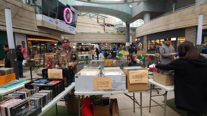 이번 주말엔 합정 메세나폴리스에서 음반중고장터가 열립니다.