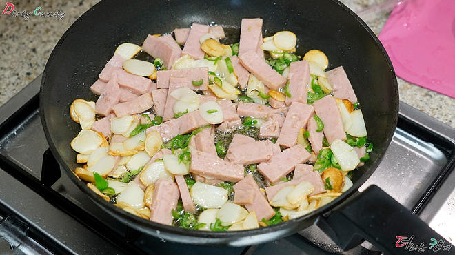 온 가족이 모여 양식 만들어 먹었습니다~!