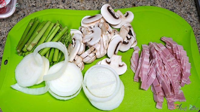 온 가족이 모여 양식 만들어 먹었습니다~!