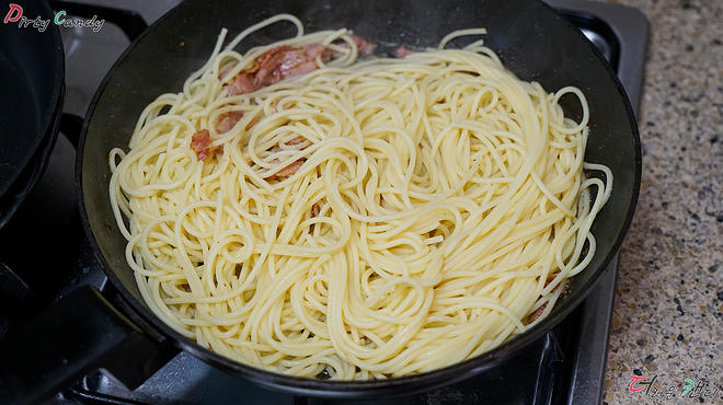 온 가족이 모여 양식 만들어 먹었습니다~!