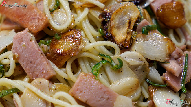 온 가족이 모여 양식 만들어 먹었습니다~!