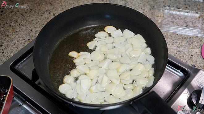 온 가족이 모여 양식 만들어 먹었습니다~!