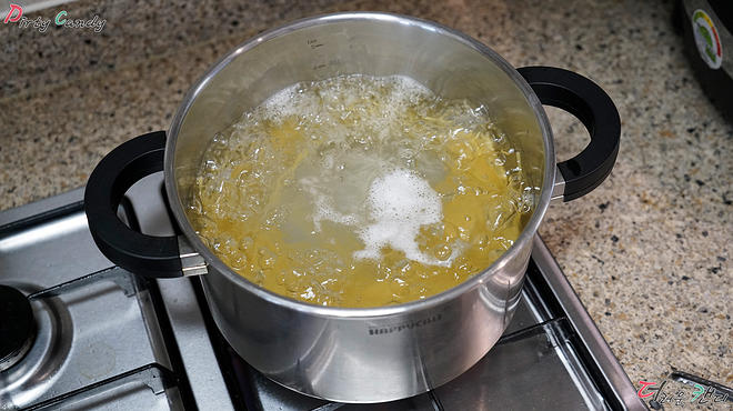 온 가족이 모여 양식 만들어 먹었습니다~!