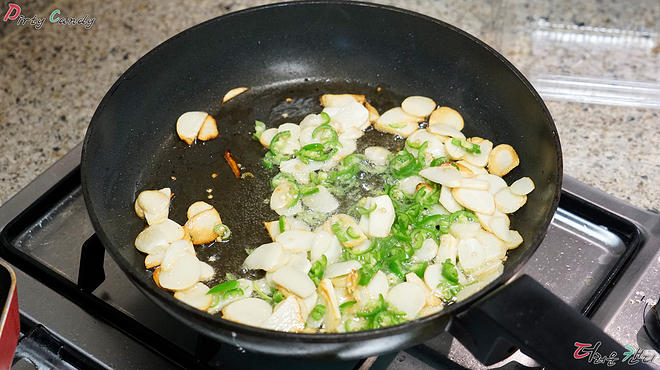 온 가족이 모여 양식 만들어 먹었습니다~!